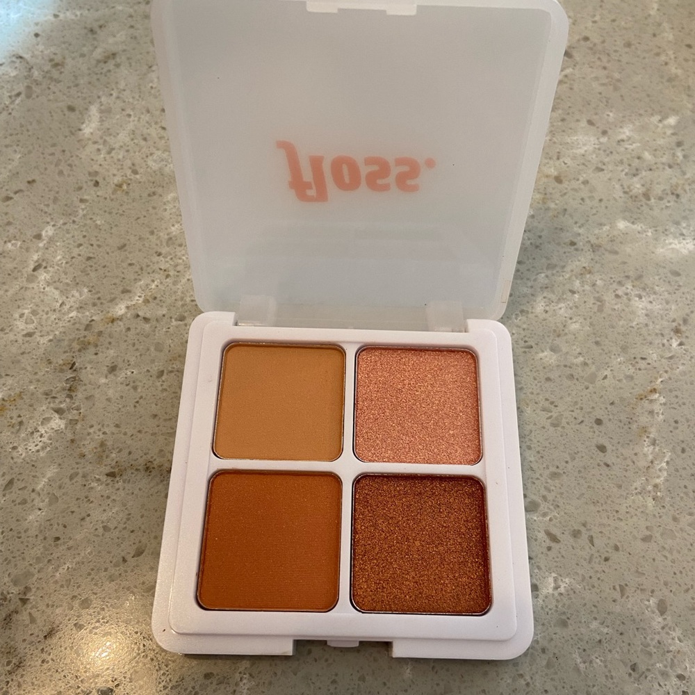 Floss Just Peachy Eyeshadow Quad